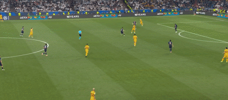 欧冠决赛复盘:巴黎“狂锋”背后有高人指点,请叫他们新典礼中场